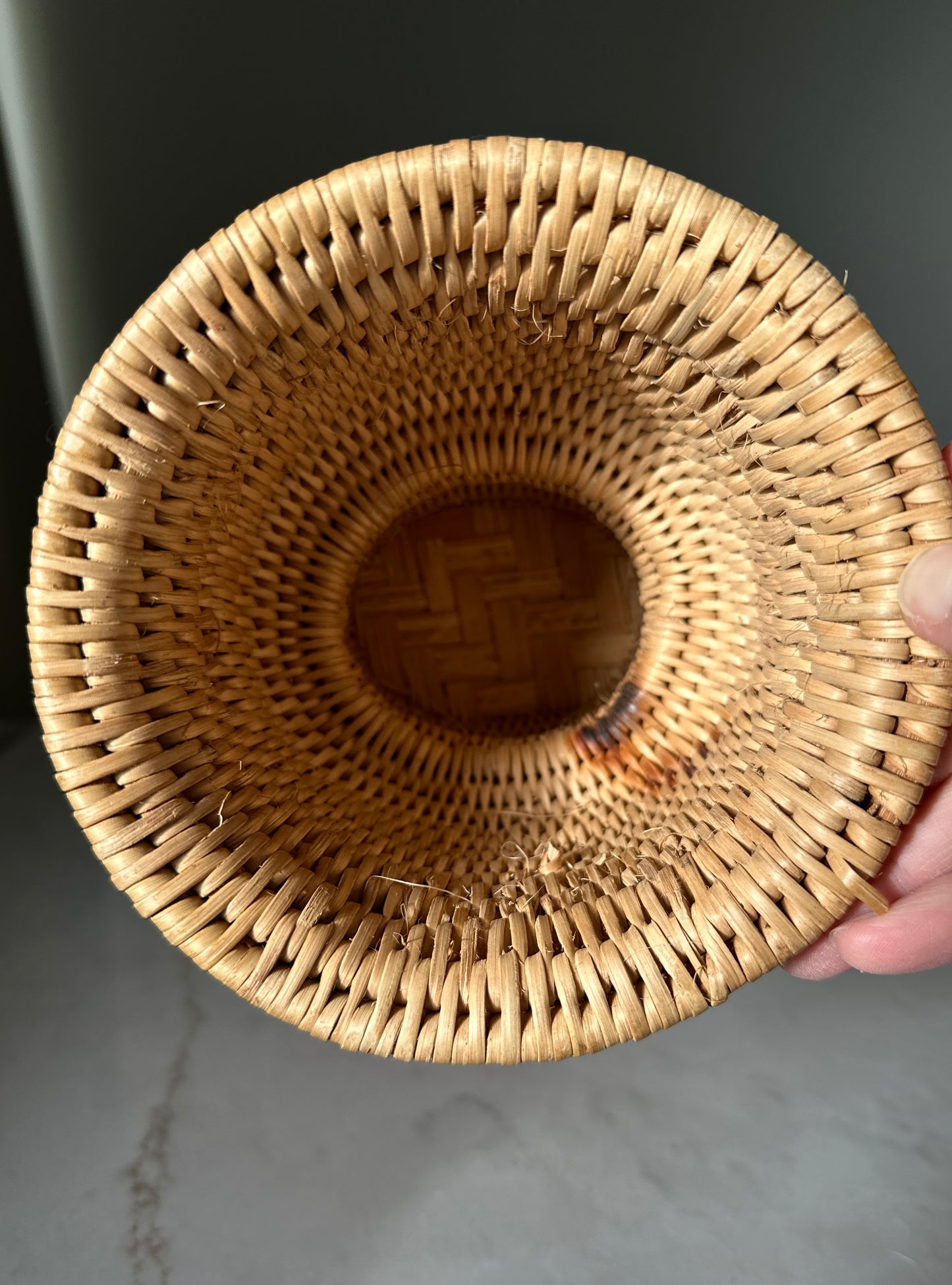 Pedestal Centerpiece Rattan Bowl